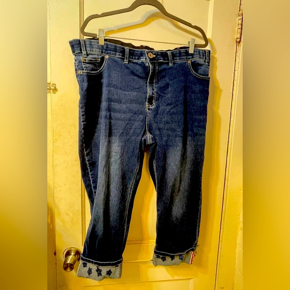 Avenue Capris Pants